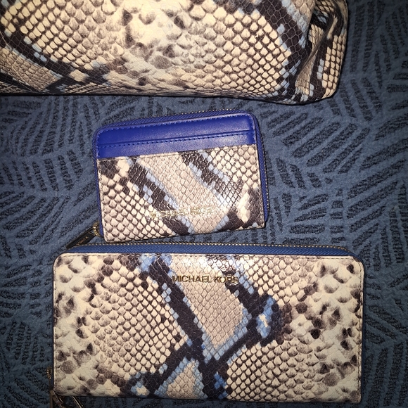 Micahel Kors purse set with coin purse and wallet - Picture 3 of 9